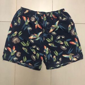 Patagonia Men’s blue bird pattern swim trunks L